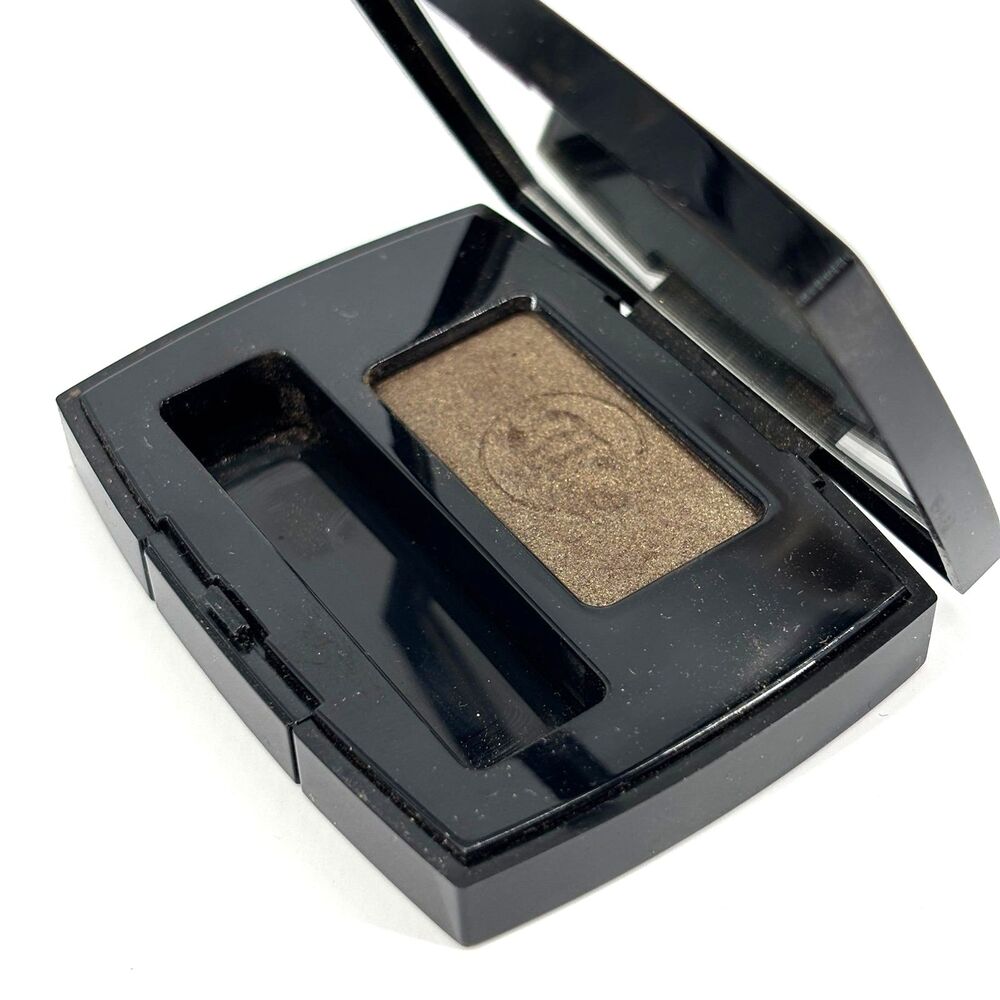 Chanel Ombré EssentieChanel Ombré Essentielle Soft Touch Eyeshadow 88 VERT KHAKI